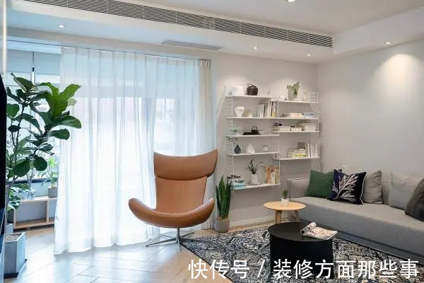 三居室|140平简约风三居室,封闭露台扩大客厅休闲工作两不误