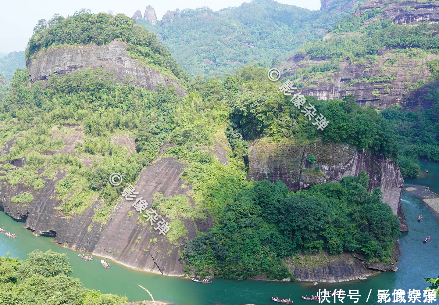 深山里藏着亚洲最大的“巨石”，游客慕名而来，一块石头玩半天