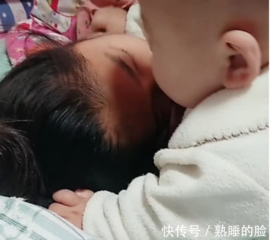 姐姐|二胎弟弟叫姐姐起床,有谁观察到他的一个行为,网友直呼亲生的