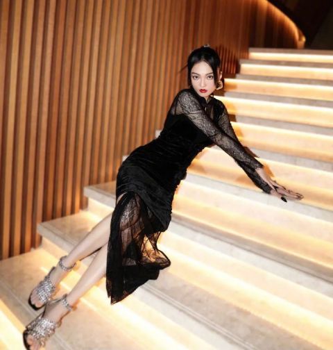 劉雨昕|央視七夕晚會：鳳凰傳奇舞臺驚艷，周深唱腔絕了，王冰冰展現(xiàn)出成熟美