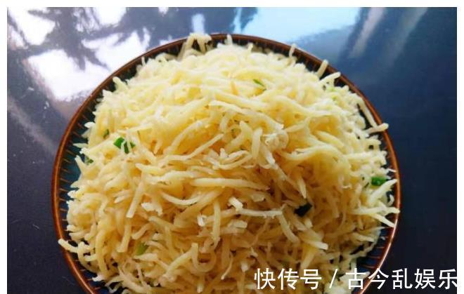 制作过程|咸香绵软蒸土豆丝，很多人都做不好，原来一开始方法就错了