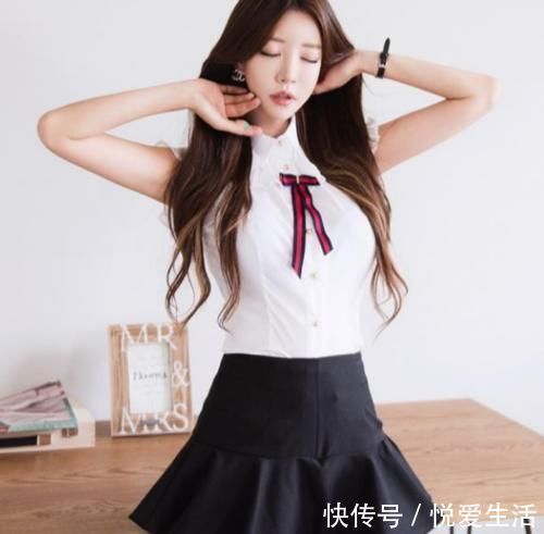 模特 美女模特:小巧的裤裙,才能展现气质女神,充分展现魅力姿态