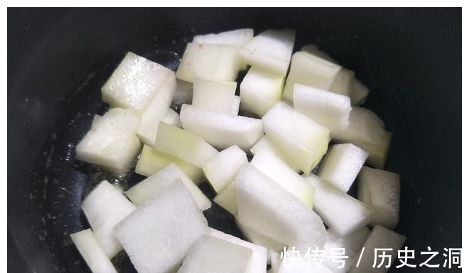 北豆腐|入秋后，冬瓜汤要多喝，多加2样食材，营养翻倍又鲜美
