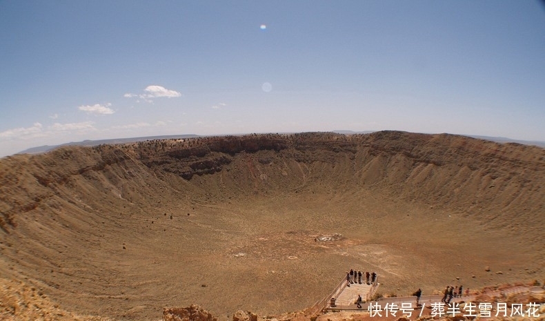 陨石撞击地球会怎样？5万年前的一次撞击，地球留下了一个大坑