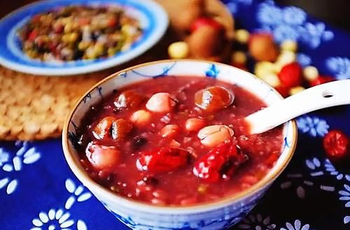  熬腊八粥有很多讲究，牢记3个小窍门，腊八粥香浓软糯，美味好喝！