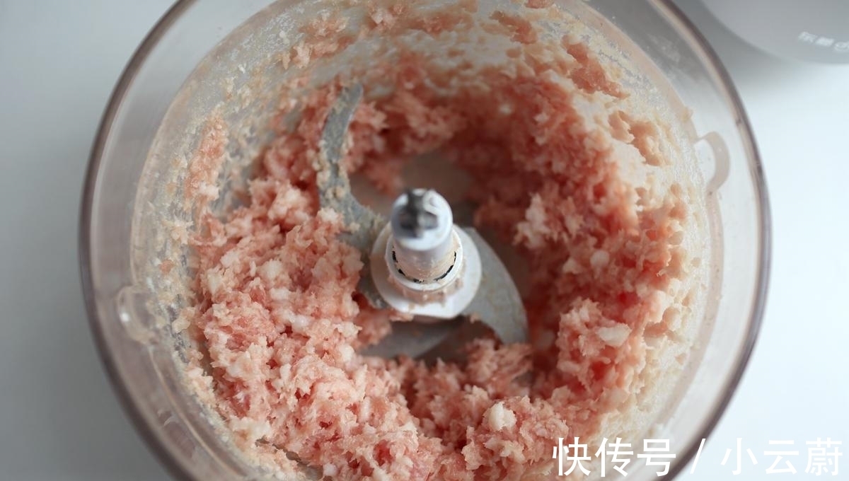 羊肠|一盆肉一根肠衣,教你做0淀粉0添加剂脆皮肠,香嫩健康吃着放心