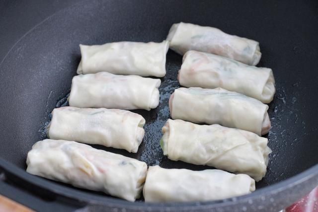 酥脆|懒人版土豆丝盒子,皮薄如纸酥脆美味,无需揉面小白也能轻松搞定