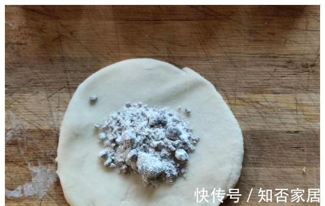 面粉|家庭版红糖烧饼,金黄酥脆香甜美味,咬一口酥的掉渣
