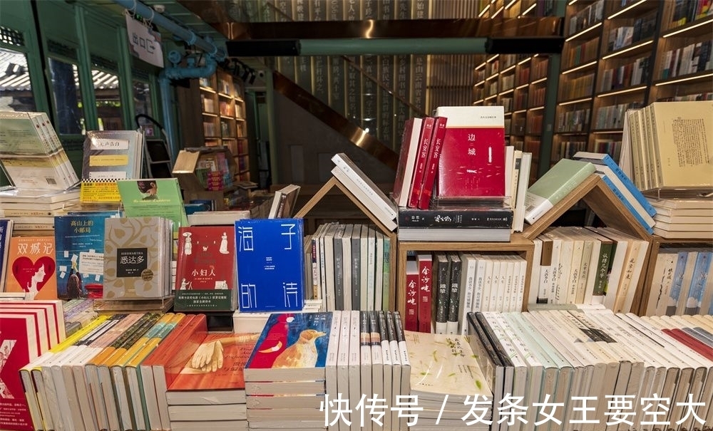 先生|承载八十余年记忆,在大理苍逸图书馆赴一场新旧时光里的文化之旅