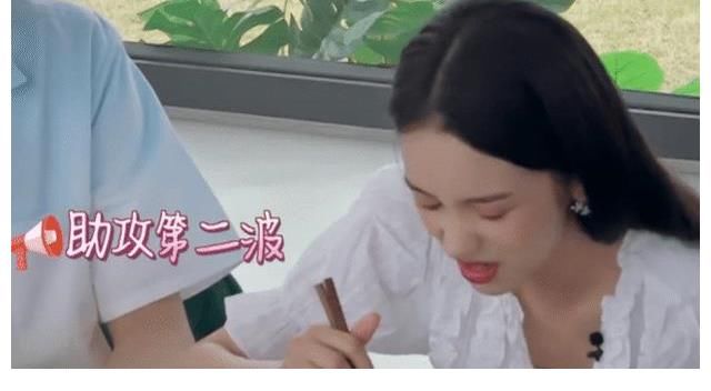 嫌弃|黄晓明“作”上热搜，学杨幂只吃一根面条遭嫌弃，网友却表示理解