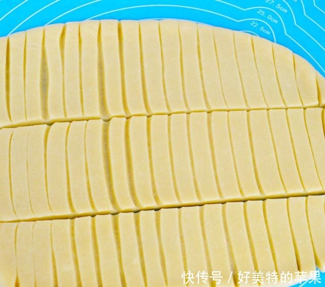 香酥芝麻条,个个香酥嘎嘣脆,比买的好吃