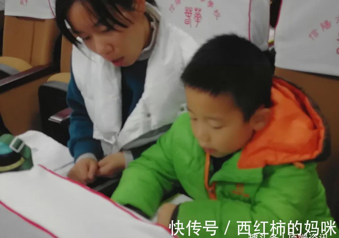 公益@信阳市春华学校志愿者活动:“我陪孩子读经典”公益读书会