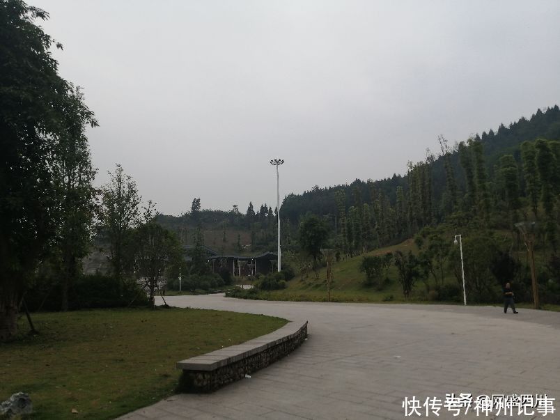 蓬安|逛游百牛赞歌广场，这里风景独好