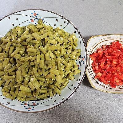 红辣椒|酸豆角炒鸡杂