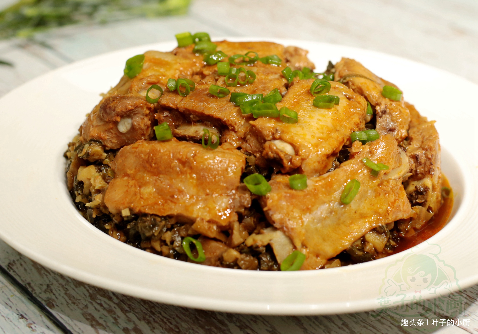 做排骨，很多人都用“传统”方法烧，油多还不香，教您好吃的秘诀