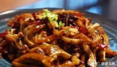 在餐桌上深受家庭欢迎的家常菜,吃起来很方便,也很美味