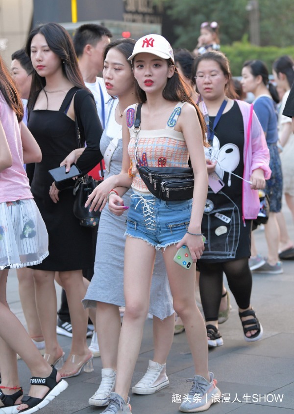 穿搭","m":"c3ef63d950b7d939a85660b42f9d7e550f62ae","nlabel":"stat_3049659895:zm.news.so.com:5pyA5Zac5qyi5Y+R5Yqo5py6,pageType_zmt,glevel_3","ntag":"tfashion;sfashion_时尚;kfashion_1:穿搭;call_P:全类:时尚:美女;cfashion_P:全