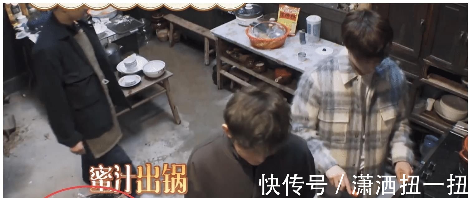 何老师|何炅从地上捡起小H叼的肉,打算洗洗煮了吃,张艺兴的做法好耿直