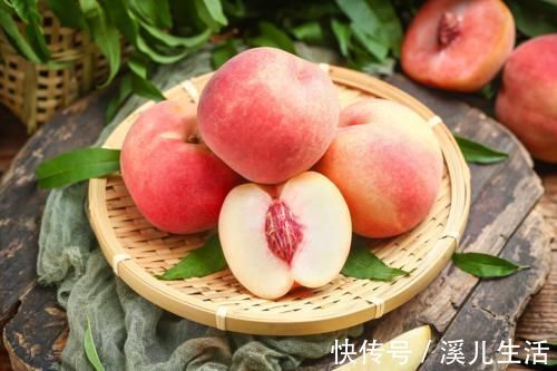 桃子|新鲜桃子上市,买软的还是硬的?分享5个挑选窍门,甘甜又多汁