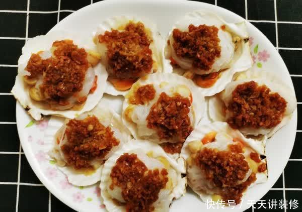 扇贝肉蒸粉丝,配上蒜蓉酱,儿子说特别好吃,终于解馋了