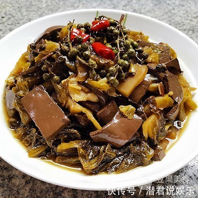 适量|酸菜烧鸭血的做法