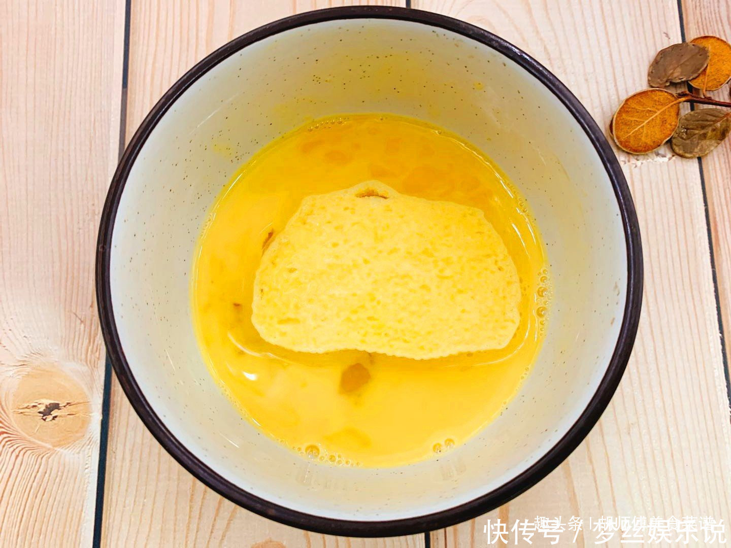 吸油|炸馒头时,别直接下锅炸!教你一招,馒头炸的外酥里嫩,还不吸油