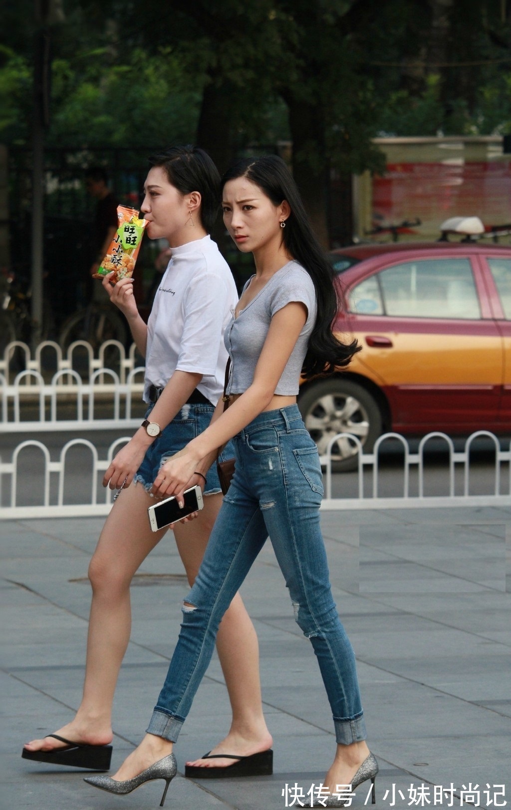 街拍 街拍路人,好身材搭配好看的衣服,才能将时尚展现得淋漓尽致