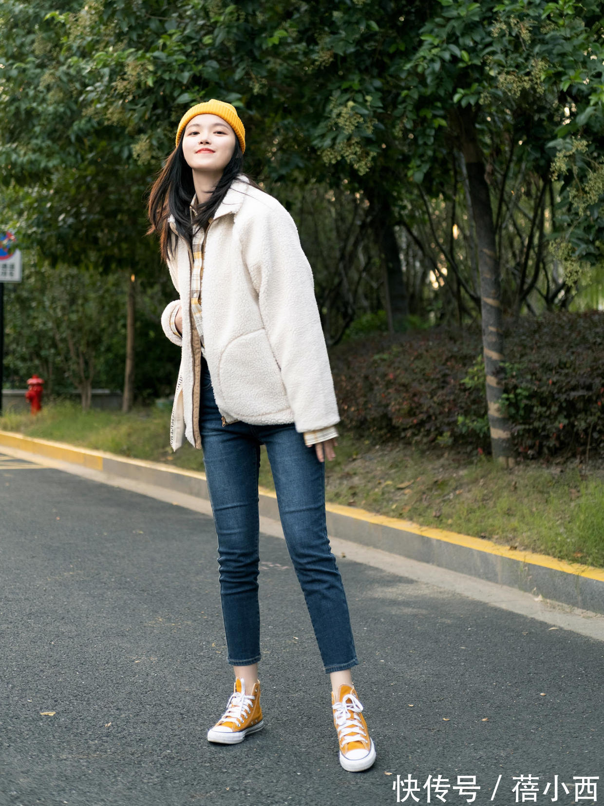 羊羔毛外套 怕冷的女生建议多穿羊羔毛外套,搭配半身裙洋气,搭配牛仔裤时髦