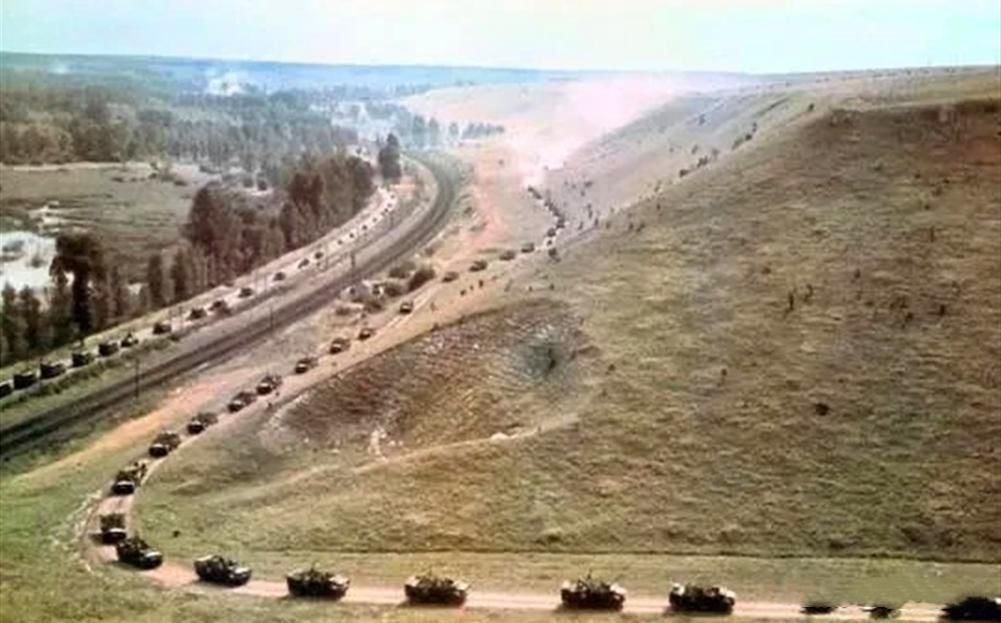 钢铁|历史上过目难忘瞬间：叼着烟操作“希特勒的电锯”，隆美尔拍的“钢铁洪流”