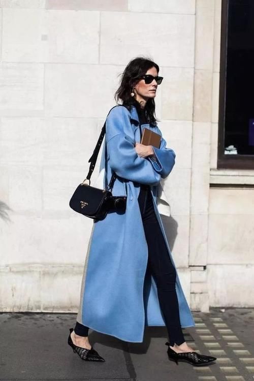 同色系搭配，亮色的配饰随便换，每天都像穿了新套装！