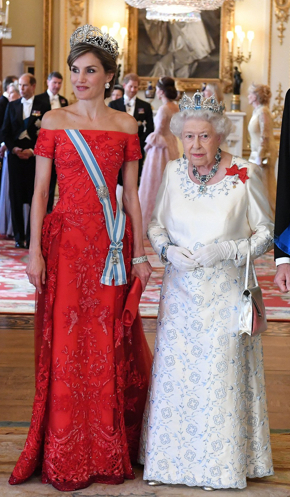 英国女王|那些惊艳了时光的首饰,英国女王戴安娜王妃和凯特都爱的璀璨珠宝