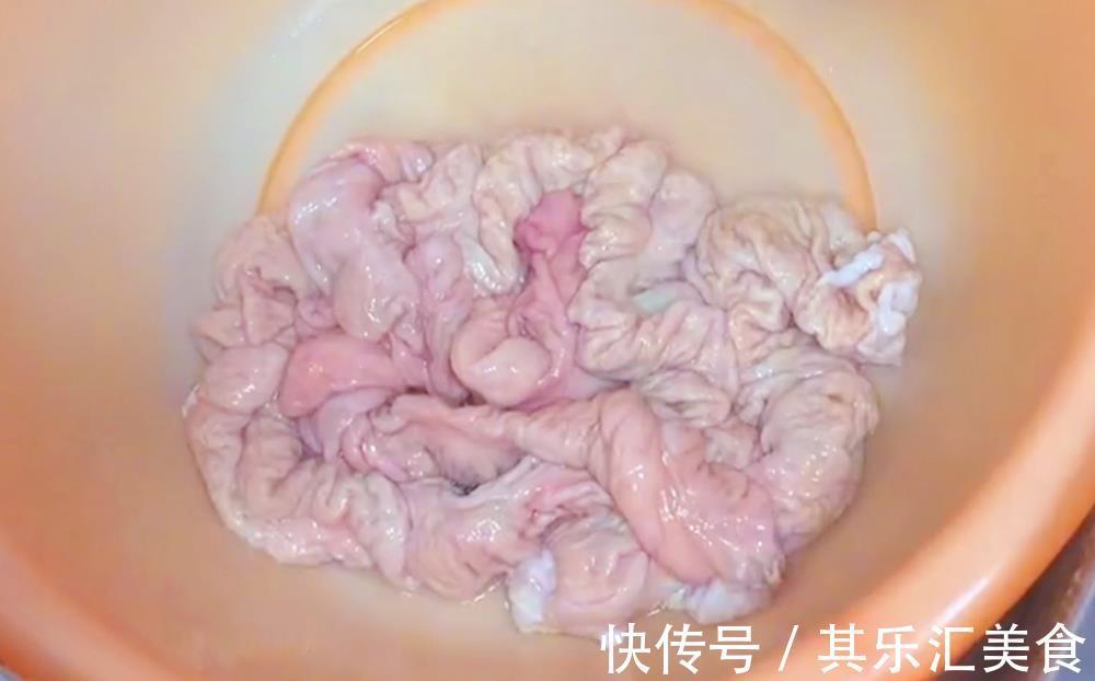 大厨|卤大肠，如何清洗是关键，大厨教你酒店做法，汁香味浓看着流口水