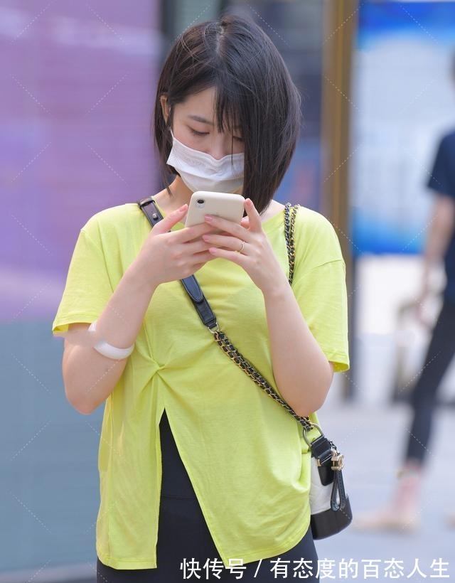 减龄 打底裤的穿搭把减龄靓丽尽显展现出来,彰显干练美!