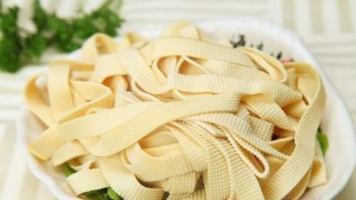 赶跑|豆腐皮与此物一同吃，排出体内黑臭宿便，赶跑大肚子，肌肤更细腻