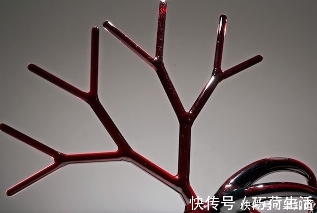 艺术品|世上最奇葩的红酒艺术品,看了让人不舒服,价格居然这么高?