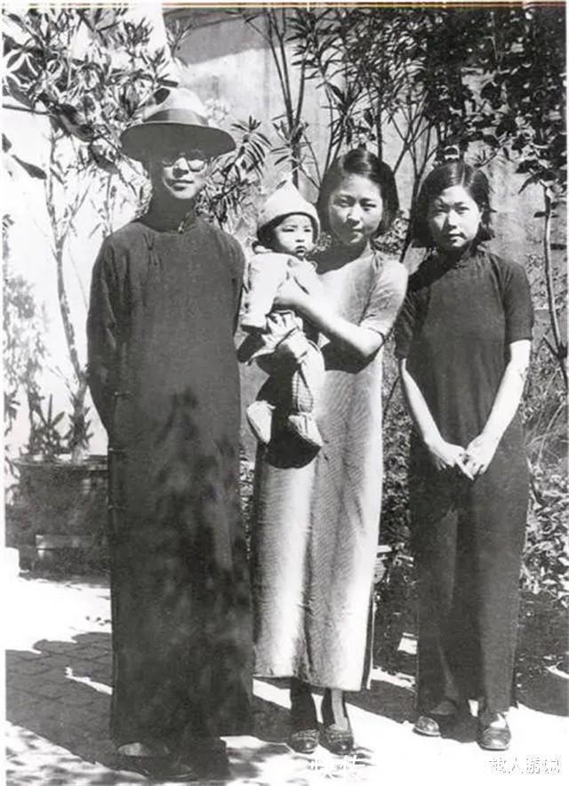 茶米油盐@沈从文转入精神病院,张兆和从不探望,临终前他对妻子说对不起