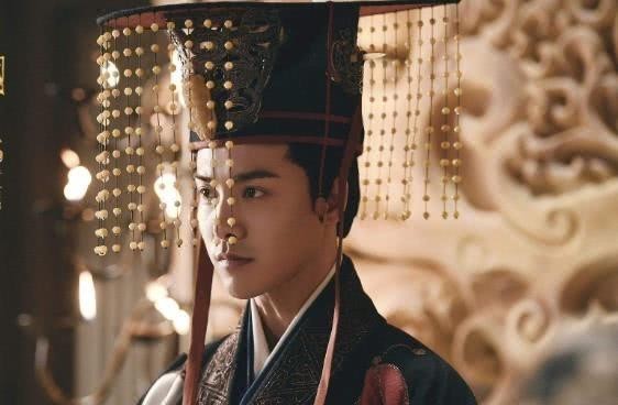 曹操|曹操的五大谋士中，为何只有贾诩笑到最后？易中天：做人有大智慧