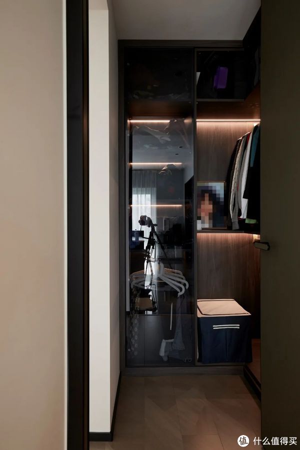 卫浴|绝！5口之家0杂物，只靠1扇门实现卫浴三分离