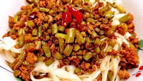 豆角|入秋后,碰到这菜别手软,买上20斤腌起来,随吃随取,健脾又开胃