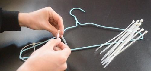 衣架上绑几根扎带, 放阳台上太实用了, 解决了困扰大家的一个难题