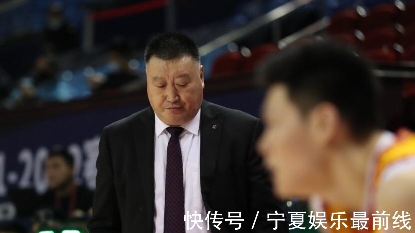 cb尴尬!CBA弱旅最后关头4次发不出球 憾失爆冷良机让人无语
