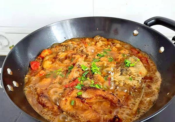 桌管|入夏后,用这食材炖鱼好开胃,咸鲜味美下饭菜,大碗上桌管够