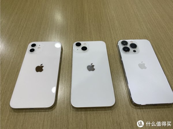 标准版|iPhone13上手体验：依旧很香！与iPhone13对比真的差很多吗？