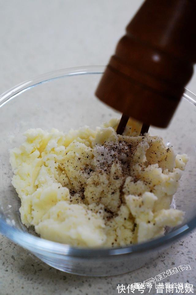 没想到山药和虾仁还能这么做,外酥里嫩不油腻,老人孩子特爱吃