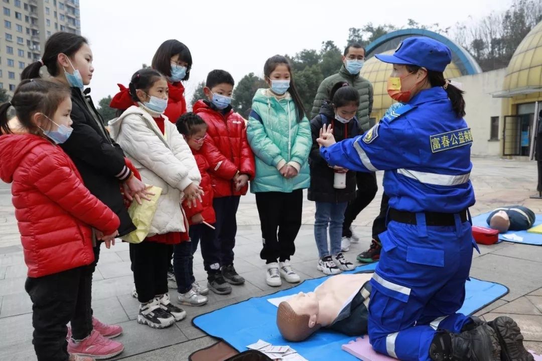 青少年宫$剪纸、灯彩、瓦雕、真人CS！桐庐县青少年宫举办“迎亚运 庆新年”系列活动