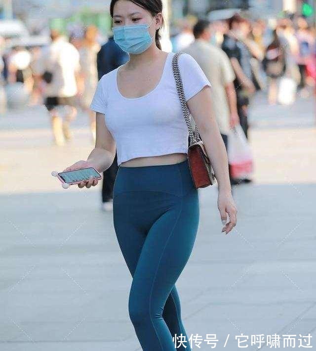 打底裤 简单搭配的打底裤展现女人魅力气场，清凉大方又显气质，精致十足！