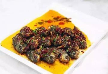 红油鲫鱼|美食推荐:甜辣酱牛肉、红油鲫鱼、捞汁冰镇花蛤制作方法