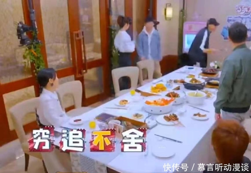 热血少年|《萌探探探案》首播,黄子韬大玩Siri,询问孙红雷年龄