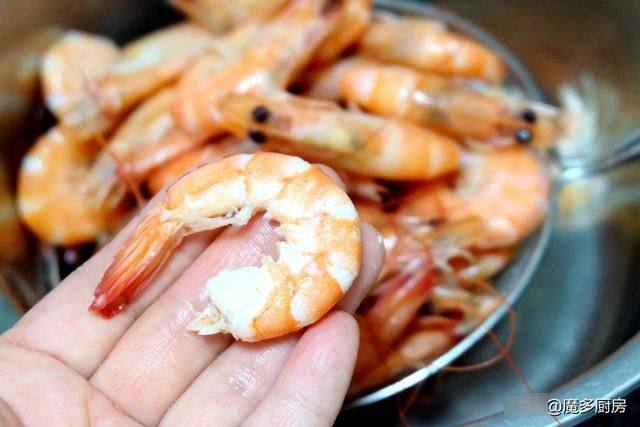 家宴|一斤虾做一盘菜，营养美味做法简单，可以列入中秋家宴菜单了