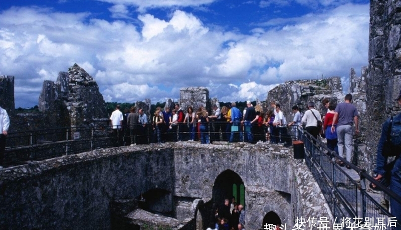  世界|世界最脏的石头，也是“最幸福”的石头，每年被40万人亲吻